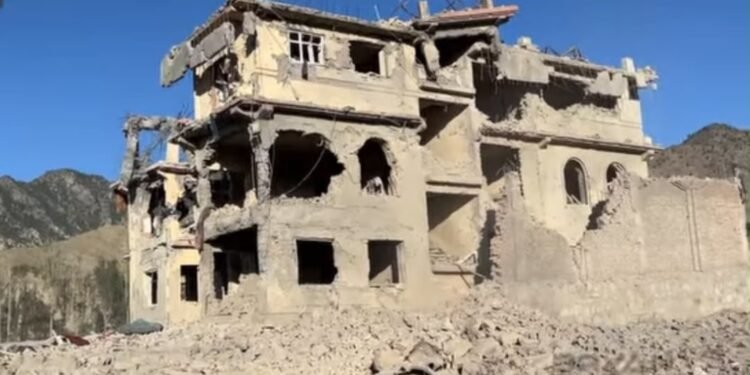 پاکستان هجوملری قربانلری؛ طالبان ادعاسی: ۳۶ کیشی جان بېریب و ۱۶۳ کیشی یره‌لنگن