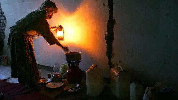 بیرلشگن ملتلر تشکیلاتی: افغانستان یشاوچیلریدن ۳۳ فایزی برقدن فایده‌لنه‌دیلر