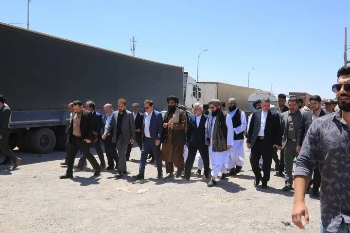 تهران‌ده طالبان اېلچیخانه‌سی یوزلب افغانستانلیک محبوس مملکت اۉتکزیلگنیدن خبر بېردی
