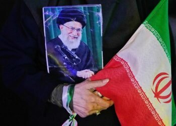 دوحه‌ده ایران و امریکا مذاکره‌سی؛ تامانلر مذاکره‌لرنی علی خامنه‌ای دفن مراسمی‌دن سونگ داوم اېته‌دی