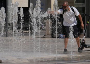 فرانسه‌ده ایسّیق هوا قربانلری؛ رسمیلر آلتی مینگ‌گه یقین کیشی اۉلیمی رویخط‌گه آلینگنیدن خبر بېردی