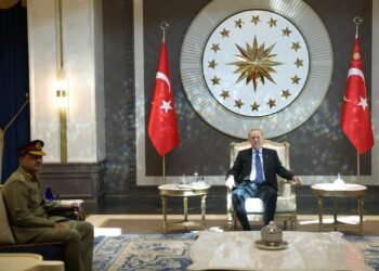 یقین شرق احوالی؛ اردوغان پاکستان اوردوسی قومندانینی حضوریگه قبول قیلدی
