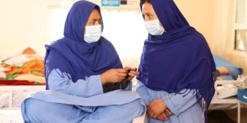 افغانستانده بحرانلی وضعیت؛ اوچا: عیاللر همان ضررلنماقده و چېکلاولر وضعیتنی ینه-ده آغیرلشتییرهدی