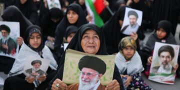 ایران سابق رهبری‌نینگ دفن مراسمی رسمی باشلنگن