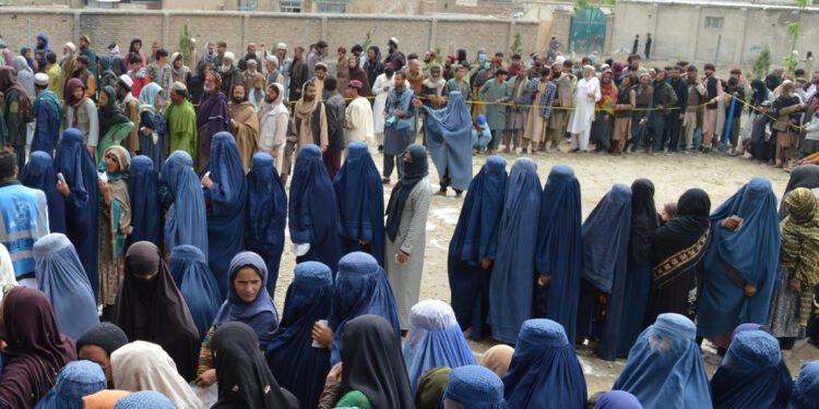 انسان حقلری تشکیلاتی: افغانستانده آچرچیلیک بحرانی چوقورلشماقده