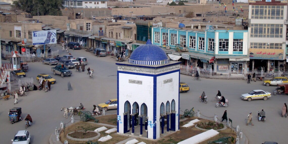قندهارده بیر خاتین اېرینی اۉلدیریب قاچگن