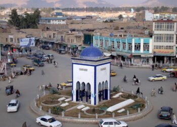قندهارده بیر خاتین اېرینی اۉلدیریب قاچگن