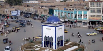 قندهارده بیر خاتین اېرینی اۉلدیریب قاچگن
