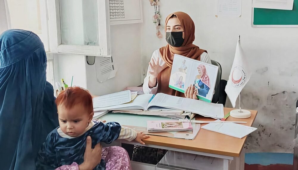 قیزیل خاچ کمیته‌سی افغانستان‌ده یوزلب مینگ کیشیگه یاردم ترقه‌تگنیدن خبر بېردی