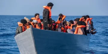 بریتانیا ایچکی ایشلر وزیرلیگی بو مملکتگه مهاجرلر دېنگیز آرقهلی کېریب کېلیشی آزهیگنیدن خبر بېردی