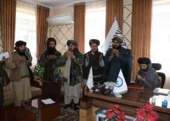 تخارده طالبلر کانلر و پترولیم باشلیغی پاره‌خورلیکده عیب‌لنیب حبسگه آلینگن