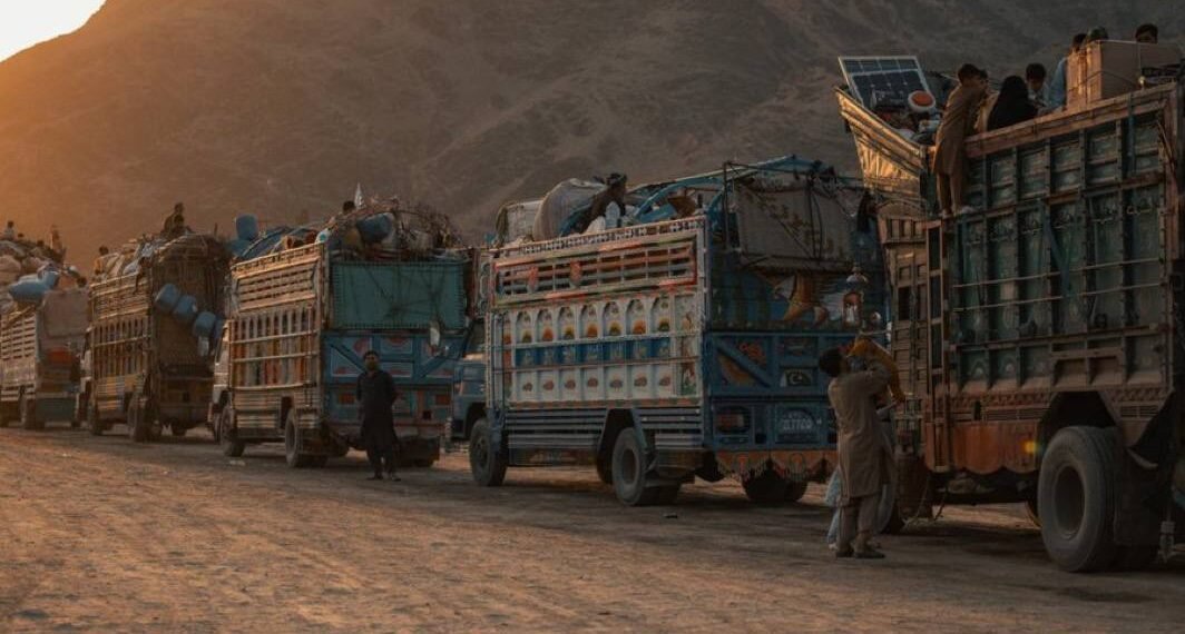 اوچا: افغانستان‌ده 2،7 میلیوندن آرتیق قَیتگن مهاجر انسان‌پرورلیک یاردمگه محتاج