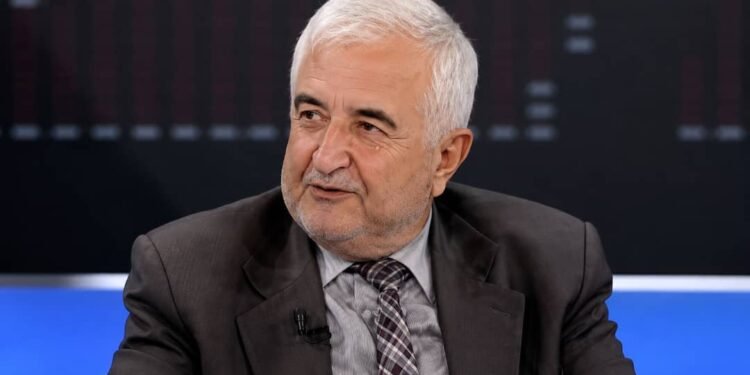 تدقیقچی، شاعر، یازووچی، سیاسی تحلیلچی-اسدالله ولوالجی