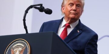 دونالد ترمپ ایرانگه قرشی هجوملر تۉختهتیلیشینی قبول قیلدی