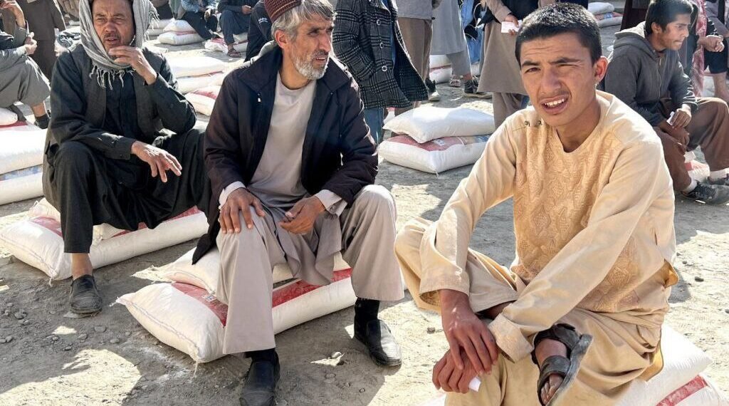 طالبلر محتاجلرنی یاردم آله‌یاتگنده تصویرگه آلیشنی تعقیقله‌دی