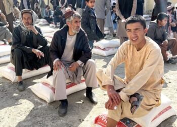 طالبلر محتاجلرنی یاردم آله‌یاتگنده تصویرگه آلیشنی تعقیقله‌دی