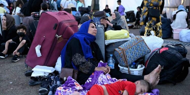 افغانستان مهاجرلری قیتریلیشی؛ دیپلومات نشری: افغانستانلیکلرگه نسبتن مملکتلر سیاستی اوزگرگن