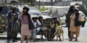 دیموکراسی خلقارا کونی؛ افغانستانده باستیریلهیاتگن قدریت