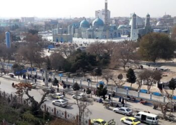 مزارشریف‌ده بازارگچه تعصب؛ منبعلر: طالبان قومی تعصب سبب کفایت مارکېت صرافلرینی کۉچیرماقده