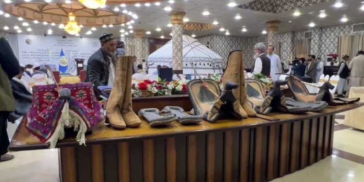 افغانستان قزاقلری مدني میراثینی بلخده نمایش اېتدی