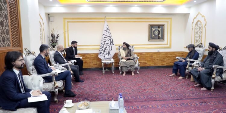 عبدالغنی برادر تورکیه اېلچیسی بیلن افغانستانلیک مهاجرلر احوالی خصوصیده صحبت‌لشدی