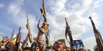 یمن: تۉقنه‌شوولرده ۸۰ دن آرتیق جنگچی اۉلدیریلگن