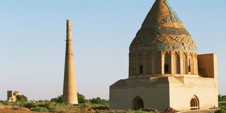 کهنه اورگنچ-ویرانهلر آرهسیده یشهیاتگن تاریخ