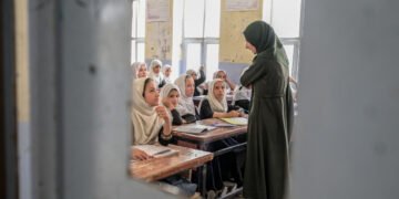 یونیسف افغانستانده ۲.۶ میلیون‎‌دن آرتیق قیز اۉقیش‌دن محروم اېکنینی اعلام قیلدی