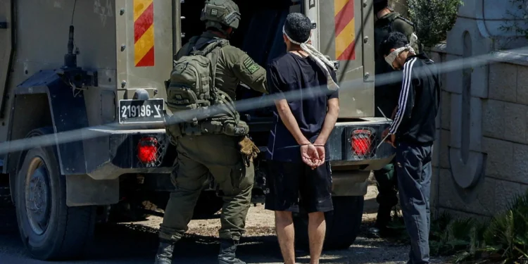 اسرائیل ۲۰۰۰ دن آرتیق فلسطینلیک بالهنی حبسگه آلگن