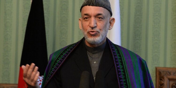 حامد کرزی قیزلر یۉزیگه مکتبلر و بیلیم یورتلر ایشیگی آچیلیشینی سۉرهدی