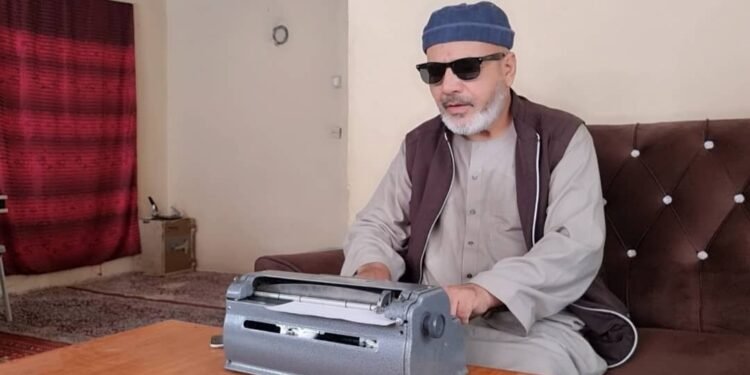 افغانستانده کۉزی عاجز انسانلر؛ تعلیمدهگی چېکلاولردن تارتیب تېنگ ایش امکانیتلرینینگ یۉقلیگیگچه