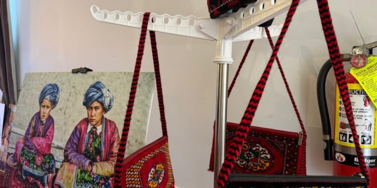 اۉزبېک تیلی بیره‌می؛ طنطنه‌لی احتفاللرنی رېجه‌لشتیریش دوام اېتماقده