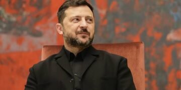 زلنسکی اۉنملی مذاکره‌لر اوچون تورکیه باره‌دی