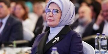 امینه اردوغان: قیزلر موفقیتی تورکیه کیله‌جگی اوچون کته یوتوق دیر
